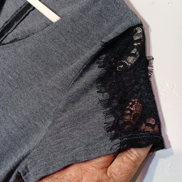 Simply Vera grey black lace top sz L - Picture 3 of 4
